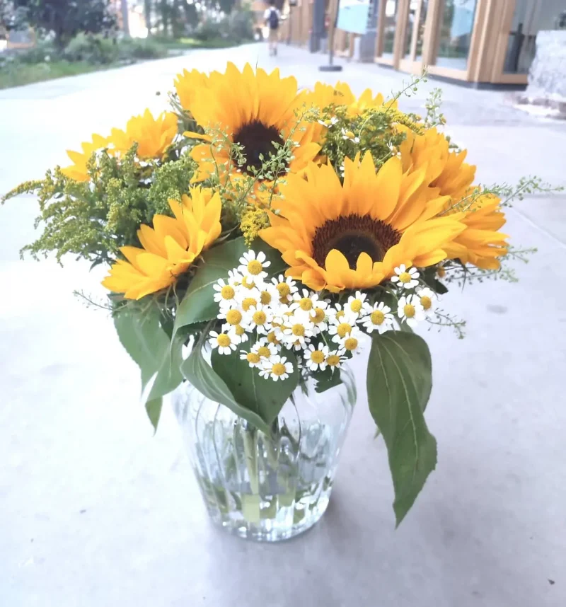 Le bouquet de saison Monsieur Fleur composé de Tournesols